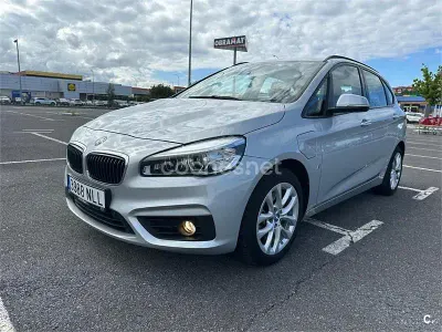 Usado BMW 225 Active Tourer iPerformance 224 CV (164 kW) 2017 Gris / plata Monovolumen