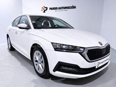 Blanco Usado 2021 Skoda Octavia Ambition Berlina | 21.900 € (Un poco caro)
