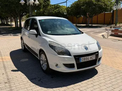 Usado Renault Scénic Authentique 95 CV (69 kW) 2011 Blanco Monovolumen