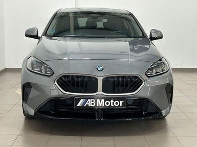 Usado BMW 120 Comfort Edition 163 CV (119 kW) 2025 Gris / plata Utilitario