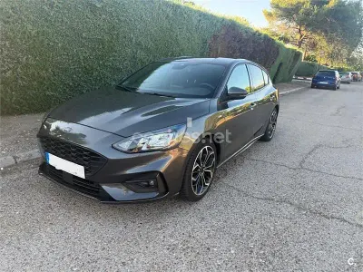 Usado Ford Focus ST-Line X 150 CV (110 kW) 2021 Gris / plata Berlina