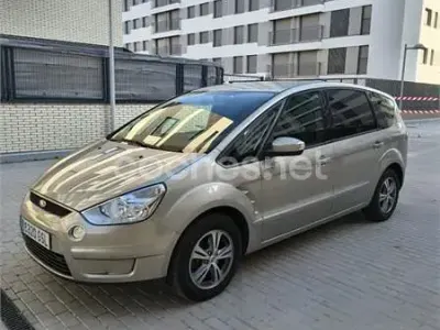 Usado Ford S-MAX Trend 140 CV (102 kW) 2009 Gris / plata Monovolumen