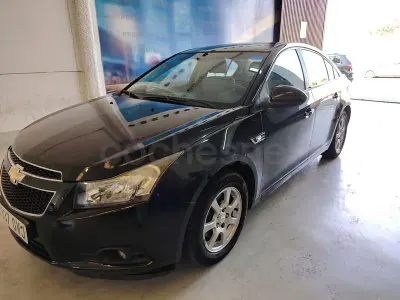 Usado Chevrolet Cruze LS 125 CV (91 kW) 2010 Negro Berlina