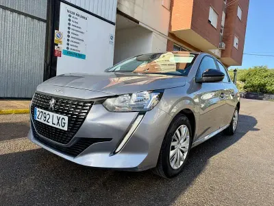 Usado Peugeot 208 Allure 100 CV (73 kW) 2022 Gris / plata Utilitario