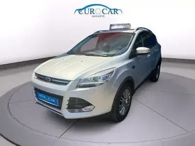 Usado Ford Kuga Titanium 182 CV (133 kW) 2014 Gris SUV