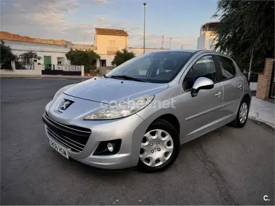 Usado Peugeot 207 Access 70 CV (51 kW) 2011 Gris / plata Berlina