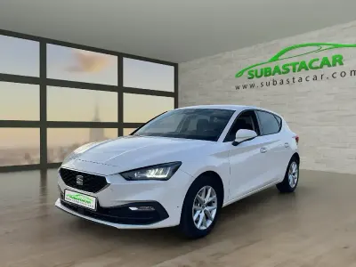 Begagnad Seat Leon Style 115 HK (84 kW) 2021 Vit