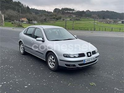 Usado Seat Leon 110 CV (80 kW) 2000 Gris / plata Utilitario