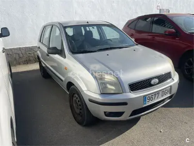 Usado Ford Fusion 68 CV (50 kW) 2005 Gris / plata Utilitario