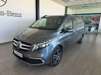 Usado Mercedes V300 Avantgarde 239 CV (175 kW) 2023 Gris / plata Monovolumen