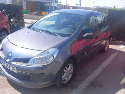 Usado Renault Clio Expression 86 CV (63 kW) 2006 Gris Utilitario