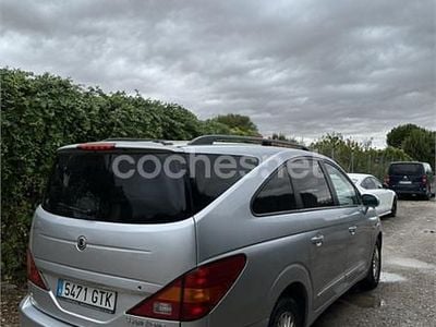 Usado Ssangyong (KGM) Rodius Limited 165 CV (121 kW) 2010 Gris / plata Monovolumen