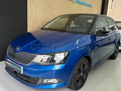Usado Skoda Fabia Active 75 CV (55 kW) 2017 Azul Berlina