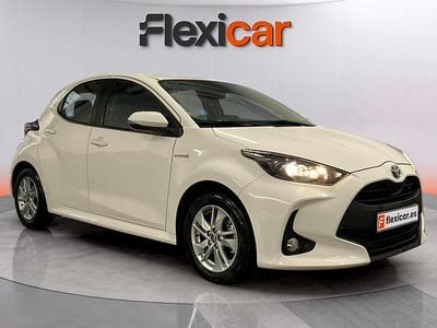 Begagnad Toyota Yaris Hybrid Business Edition 116 HK (85 kW) 2020 Vit Halvkombi