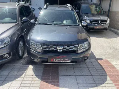 Usado Dacia Duster Ambiance 109 CV (80 kW) 2017 Gris / plata SUV