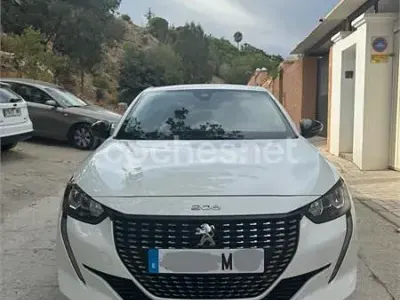 Usado Peugeot 208 Allure 100 CV (73 kW) 2023 Blanco Utilitario