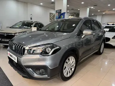 Usado Suzuki SX4 S-Cross 111 CV (81 kW) 2018 Gris / plata SUV