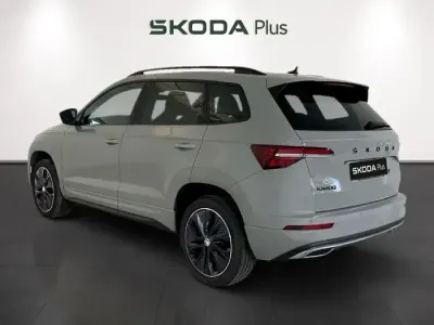 Usado Skoda Karoq SportLine 150 CV (110 kW) 2024 Gris SUV