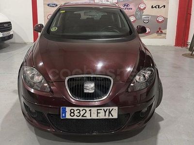 Usado Seat Altea Stylance 105 CV (77 kW) 2007 Granate Monovolumen