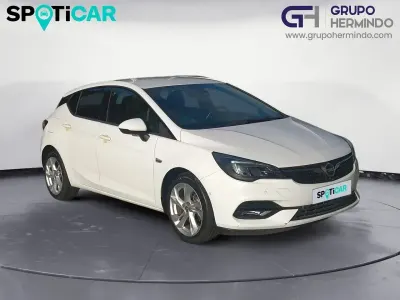 Usado Opel Astra GS Line 105 CV (77 kW) 2021 Blanco Berlina