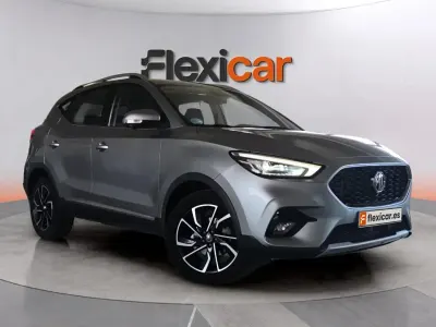 Usado MG ZS Luxury 111 CV (81 kW) 2022 Gris SUV