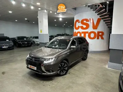 Usado Mitsubishi Outlander P-HEV Motion 224 CV (164 kW) 2018 Marrón SUV