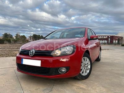 Usado VW Golf VII 105 CV (77 kW) 2012 Rojo Berlina