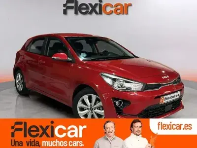 Usado Kia Rio 100 CV (73 kW) 2022 Rojo