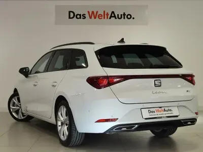 Usado Seat Leon FR 150 CV (110 kW) 2024 Blanco Familiar