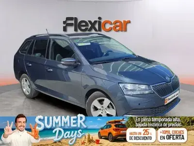 Usado Skoda Fabia Active 95 CV (69 kW) 2019 Azul Utilitario