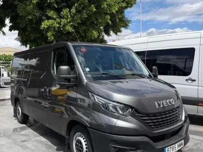 Usado Iveco Daily 179 CV (131 kW) 2021 Gris Van
