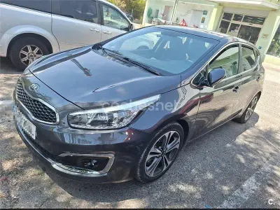 Usado Kia Ceed 120 CV (88 kW) 2017 Gris / plata Utilitario