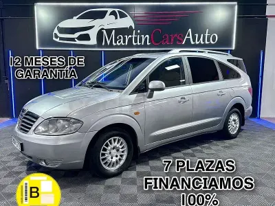 Usado SsangYong Rodius 165 CV (121 kW) 2010 Gris / plata Monovolumen