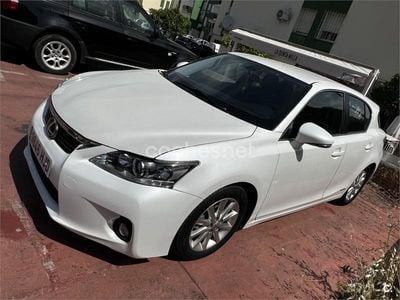 Lexus CT200h