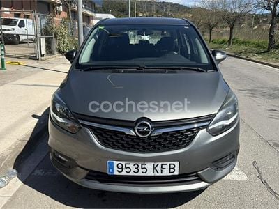 Usado Opel Zafira Selective 140 CV (102 kW) 2017 Gris / plata Monovolumen