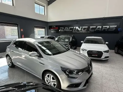 Begagnad Renault Mégane LIMITED 95 HK (69 kW) 2020 Grå Halvkombi