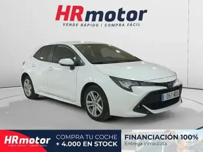 Używany Toyota Corolla Active 140 KM (102 kW) 2023 Biały Sedan/Limuzyna