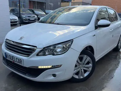 Usado Peugeot 308 Active 110 CV (80 kW) 2015 Blanco Berlina