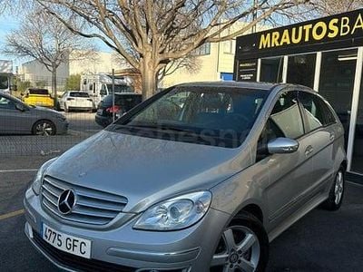 Usado Mercedes B180 109 CV (80 kW) 2008 Gris / plata Monovolumen