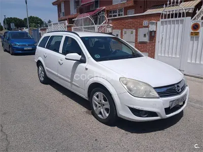 Usado Opel Astra Edition 110 CV (80 kW) 2009 Blanco Familiar