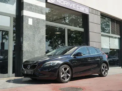 Usado Volvo V40 R-Design 180 CV (132 kW) 2012 Negro Utilitario