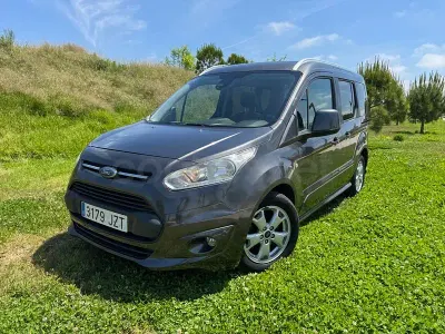 Usado Ford Tourneo Connect Titanium 100 CV (73 kW) 2017 Gris / plata Monovolumen