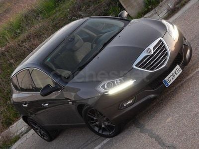Usado Lancia Delta Silver 105 CV (77 kW) 2013 Gris / plata Utilitario
