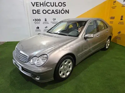 Begagnad Mercedes C180 Elegance 143 HK (105 kW) 2004 Beige Sedan