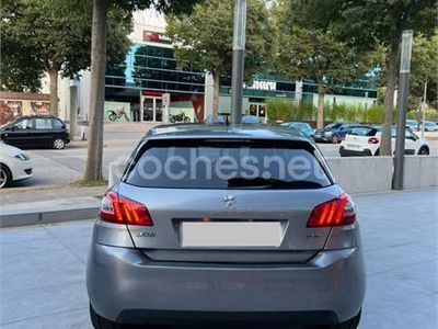 Usado Peugeot 308 Access 100 CV (73 kW) 2016 Gris / plata Berlina