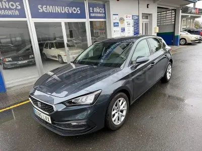 Usado Seat Leon Style 115 CV (84 kW) 2022 Gris / plata Familiar
