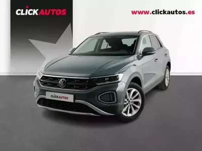 Usado VW T-Roc Life 111 CV (81 kW) 2024 Azul SUV