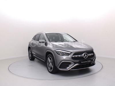 Gris / plata Usado 2024 Mercedes GLA250 SUV | 46.500 €