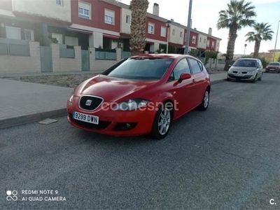 Usado Seat Leon Reference 102 CV (75 kW) 2006 Rojo Utilitario