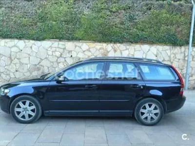 Usado Volvo V50 Momentum 136 CV (100 kW) 2007 Negro Familiar